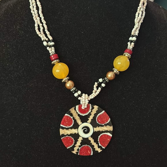 Nice Large shell disk beaded Statement Necklace - Picture 5 of 5